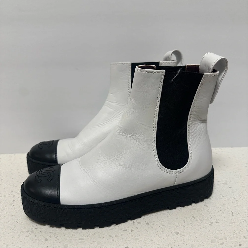 Chanel Calfskin Cap Toe CC Ankle Boots 37 White Black